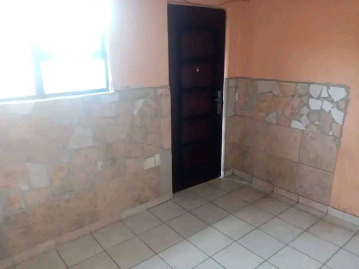 Rooms to rent in ext 4 rent is 1500 and 1600   in Protea Glen