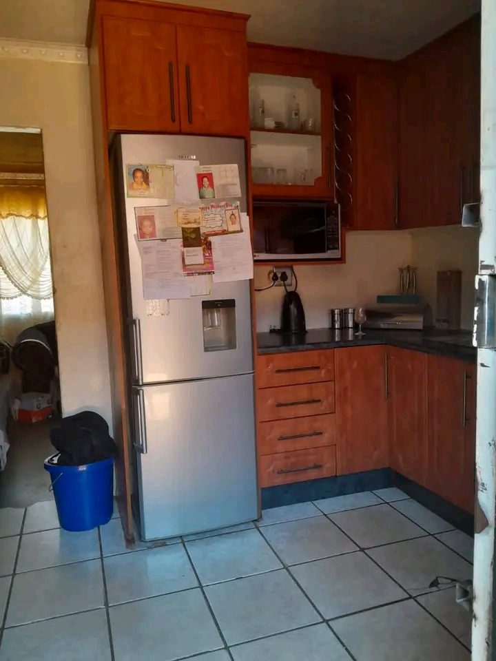 2 bedroom house available in mailula stand al  in Vosloorus