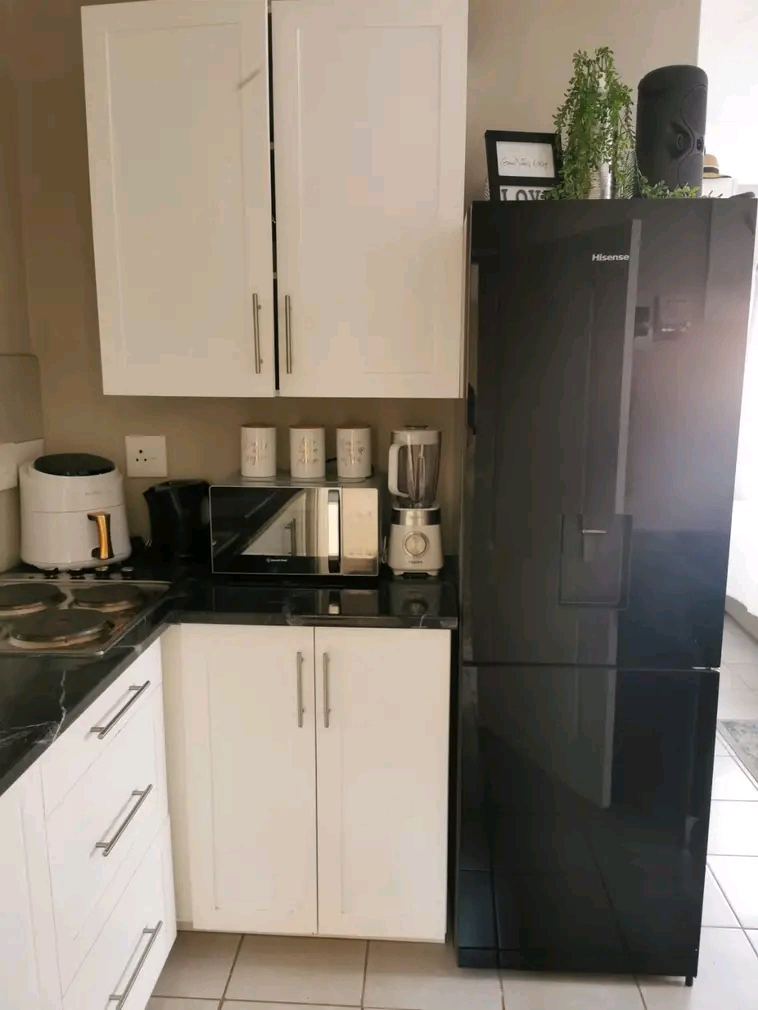 Spacious and modern bachelor apartment for re  in Vosloorus
