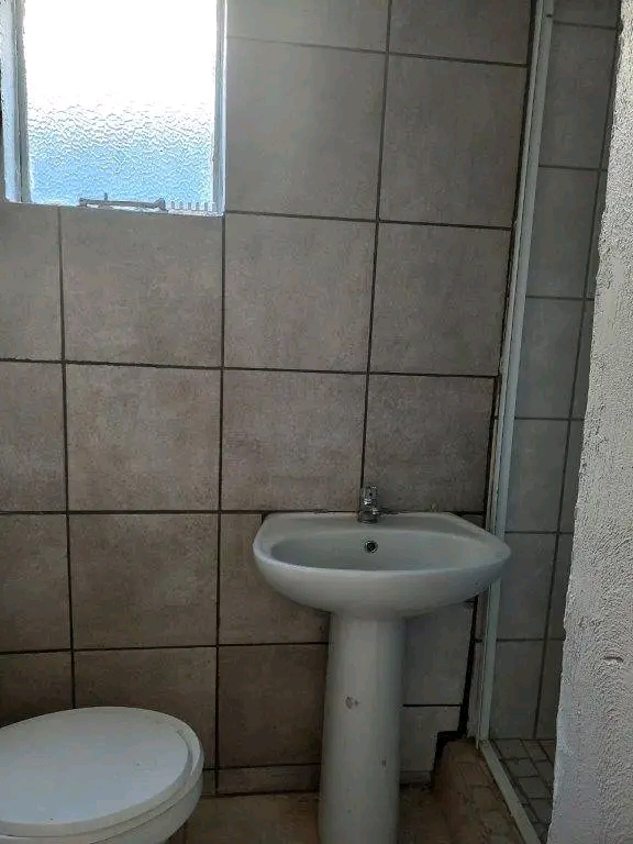 A spacious cottage available for rent from 1   in Cosmo City