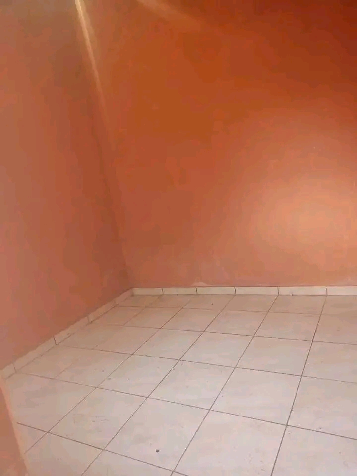(near score taxi rank)
ext 3
room to rent i  in Ivory Park