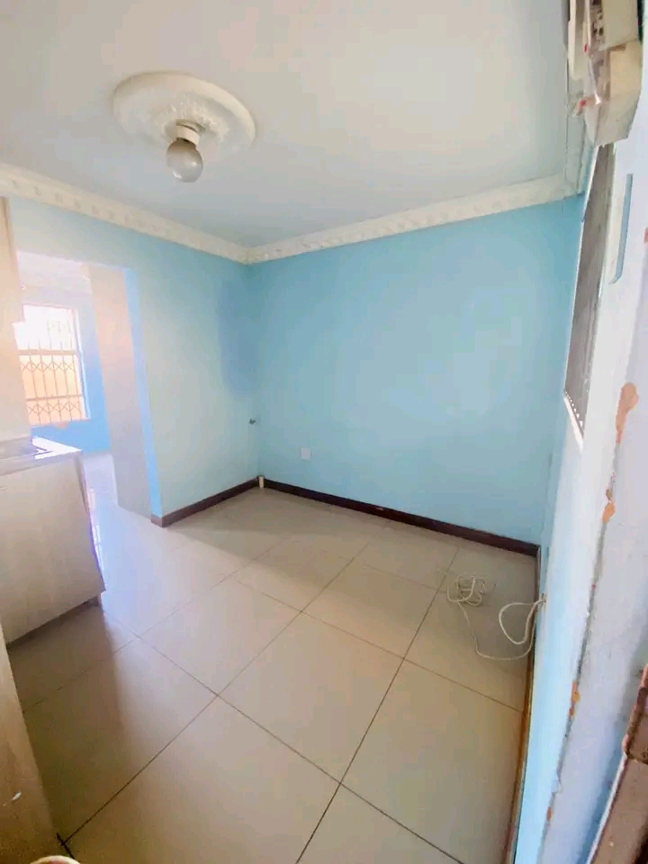 Bachelors room available for rent in r3200
*  in Ebony Park