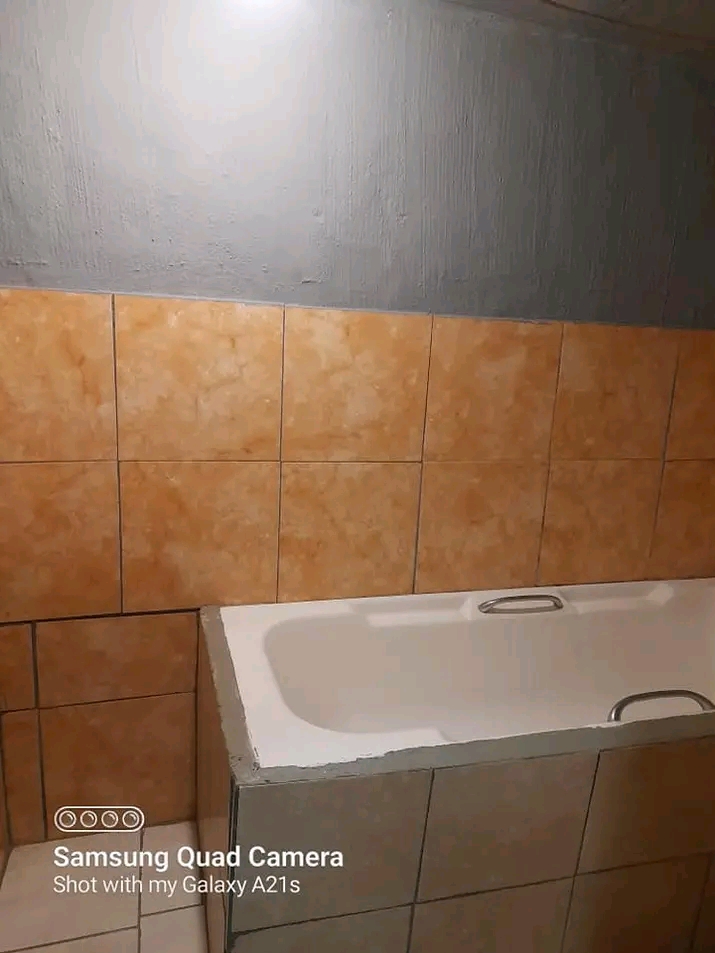 1 bedroom cottage available immediately at 8t  in La Rochelle