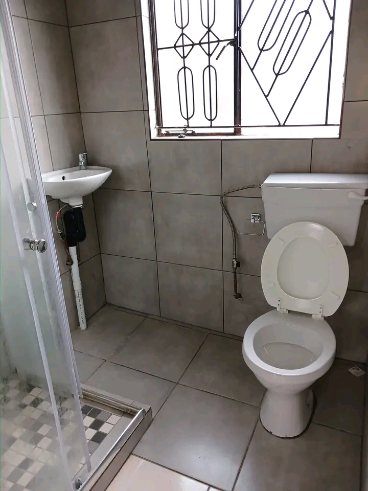 Comfy modern clean bachelor units for rent at  in Ebony Park