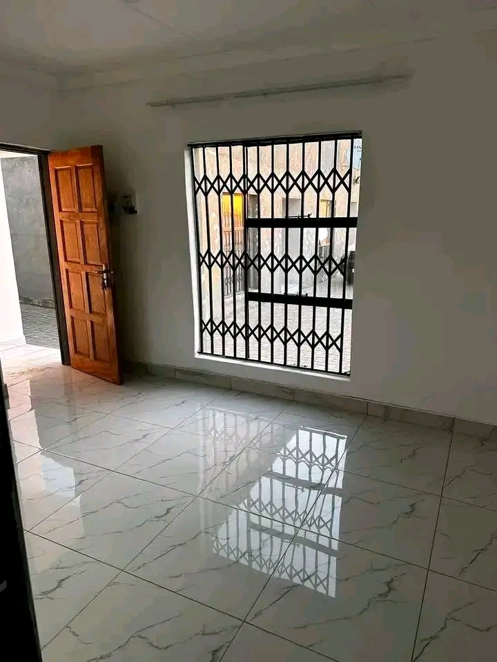 Open plan bachelor available at hospital view  in Tembisa