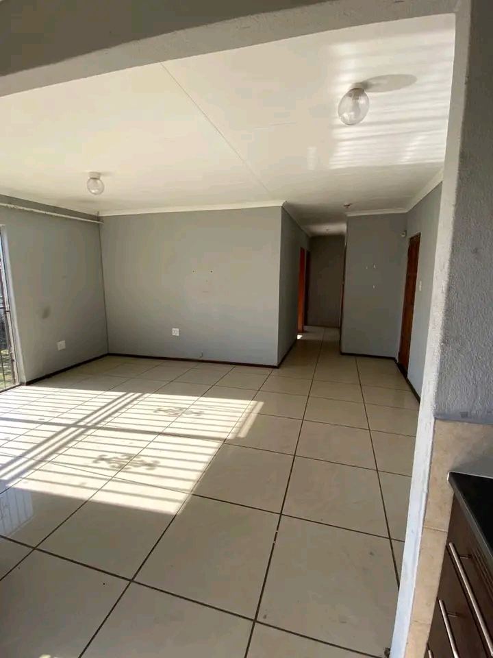2 bedroom 1 bath house to rent immediately in  in Cosmo City