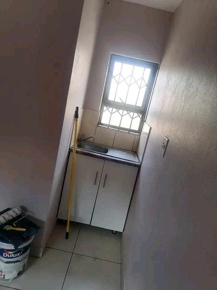Maokeng section
barchelor available
-tiled   in Ebony Park