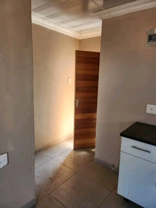 Teanong(near swazi inn) bachelor room availab  in Tembisa