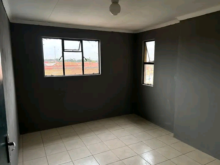 Big affordable rooms in block 6. in a safe an  in Snake Park