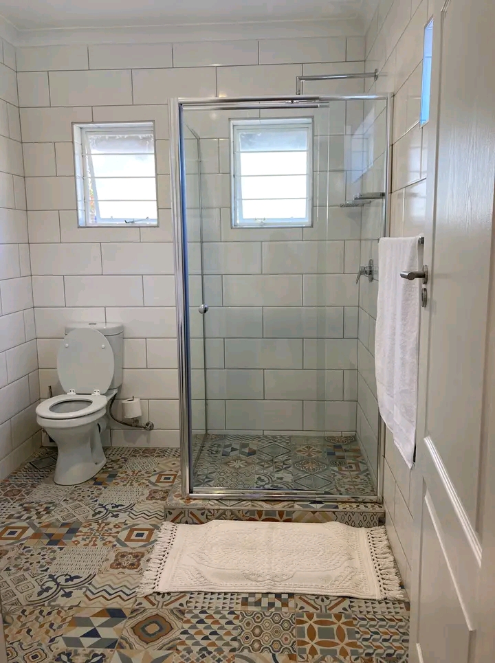 Room to rent in house-share, r4,350.00, for a  in Ferndale