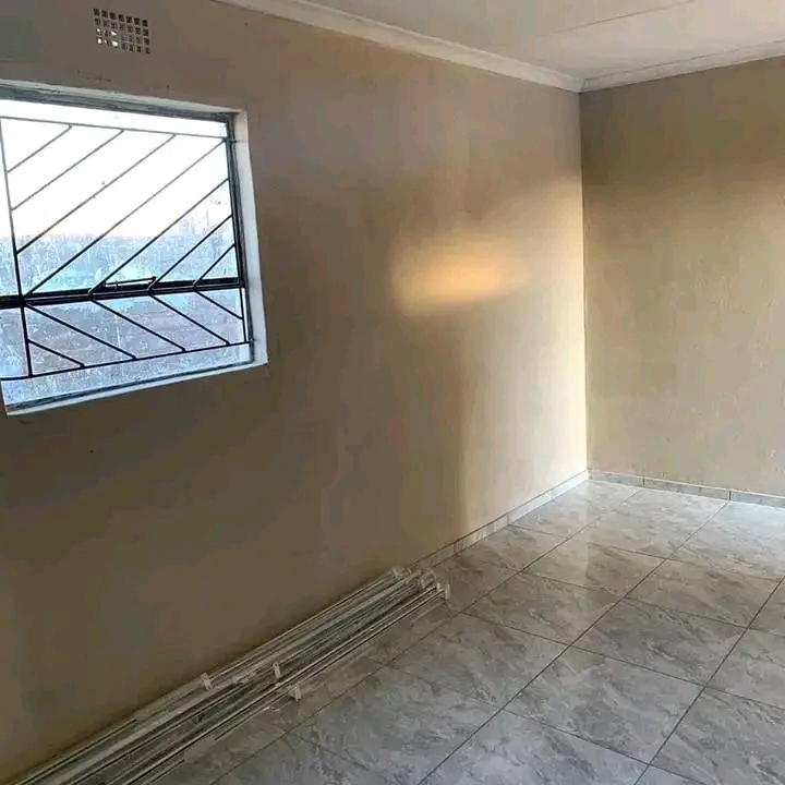 Open plan cottage available near mac donald a  in Birch Acres