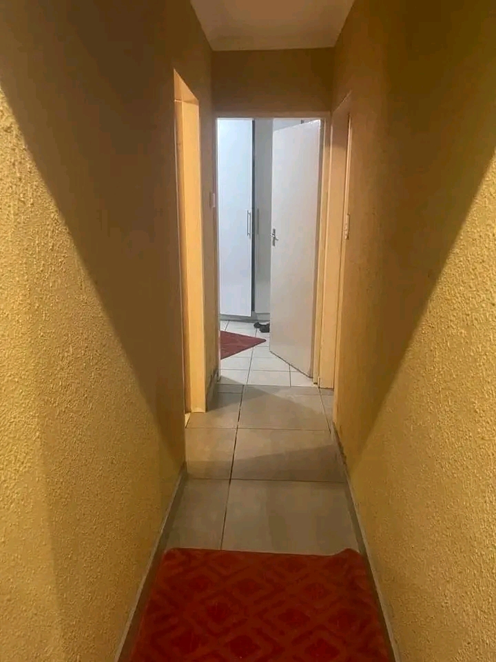 2 bedroom 2 bathroom (en-suite) bond house av  in Olievenhoutbosch