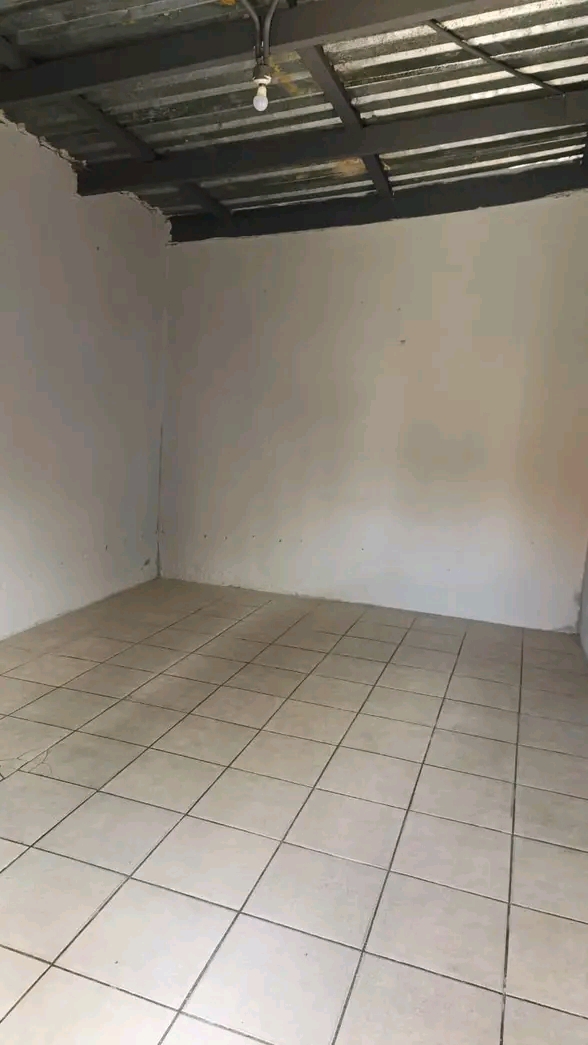 Room available for r1500 with r300 deposit, w  in Mamelodi