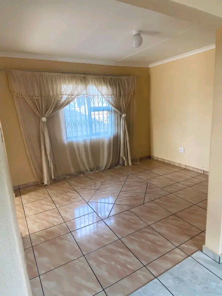 House to rent in eastfield
asked price : r50  in Vosloorus