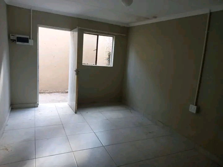 3 rooms available at 6 cactus road primrose..  in Primrose