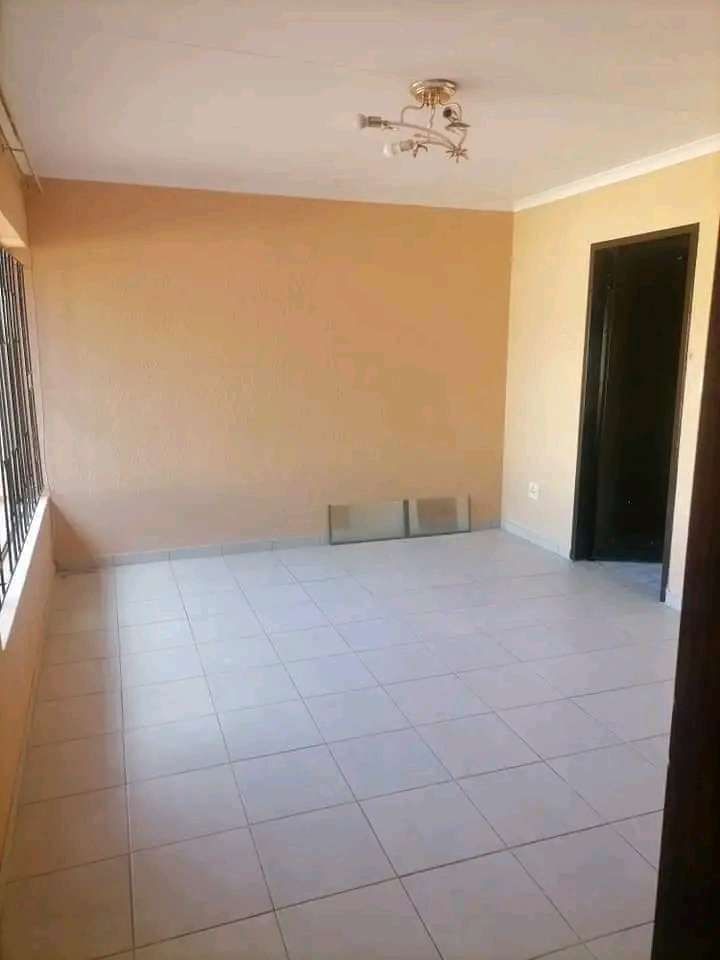 House available not far from spruitview libra  in Spruitview
