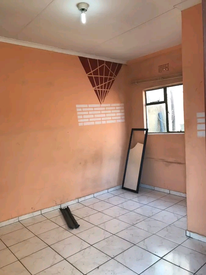 Spacious room is available for rental
not c in Diepkloof