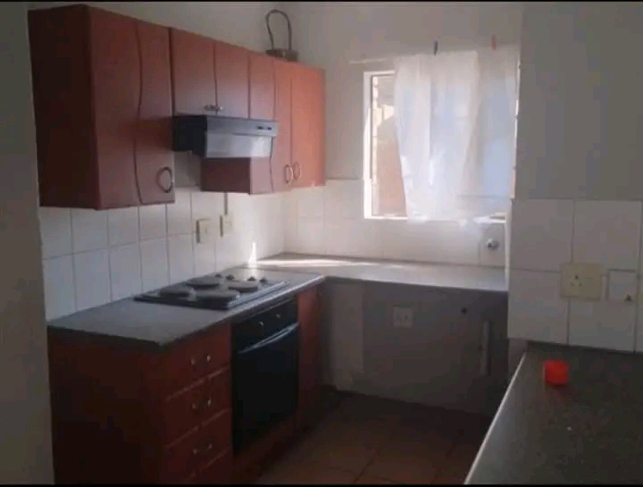 1 bedroom to rent in a 2 bedroom  flat  ..  h  in Midrand