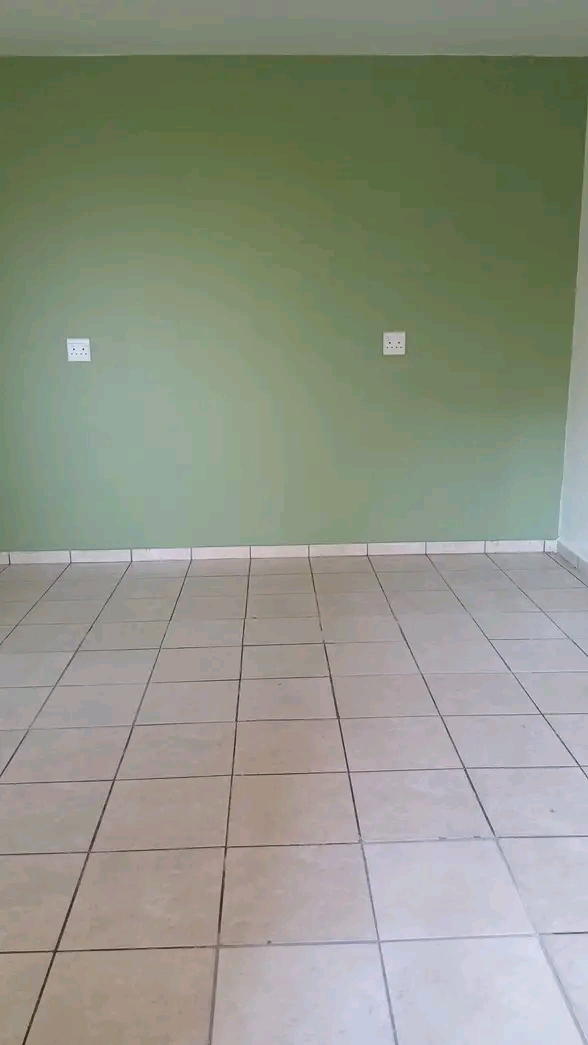 Flats and rooms available at  turf centre 82   in Turffontein