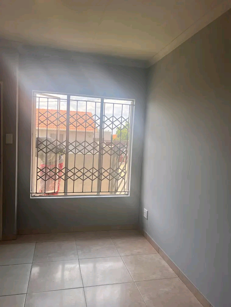 2 bedroom house  to rent ext 8
own yard not   in Cosmo City