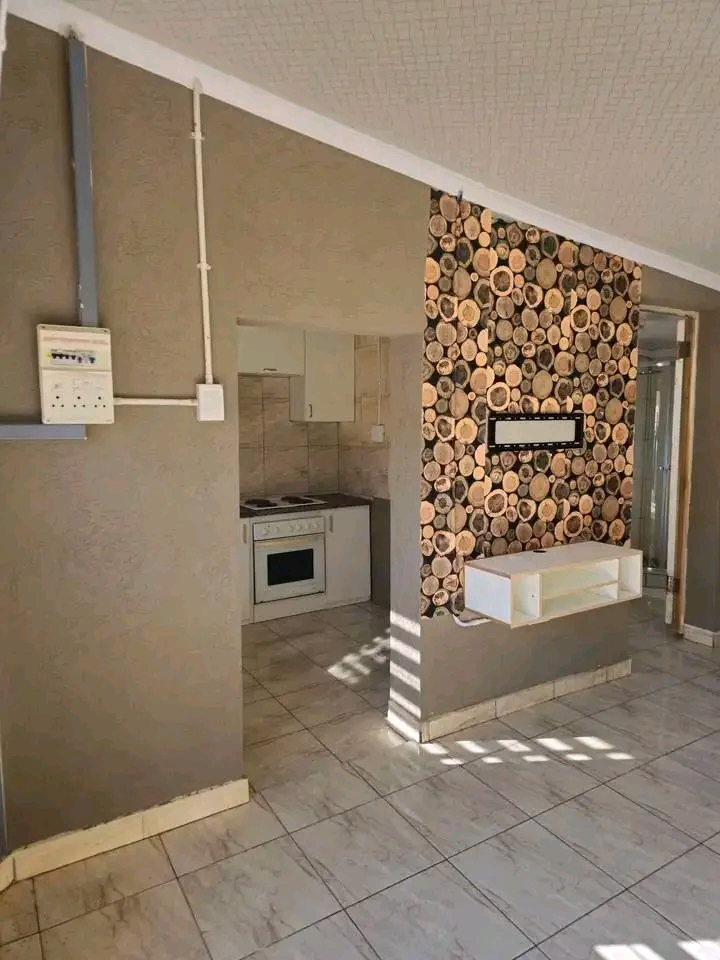 Bachelor to rent in west for r3 500 it has sh  in Mamelodi