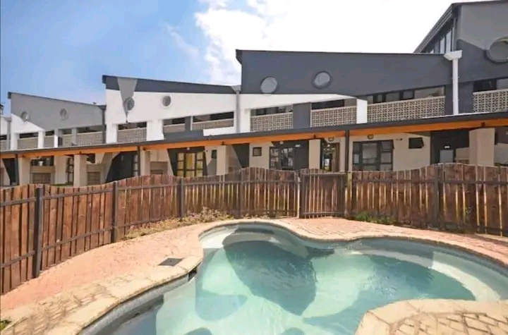 Adress 260 main street,
craftsmanship apartm  in Maboneng