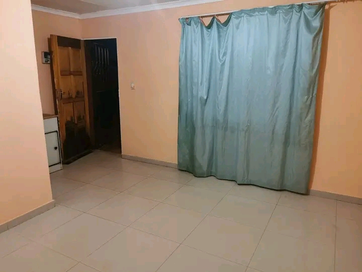 Big bachelor room with ensuite available for   in Protea Glen