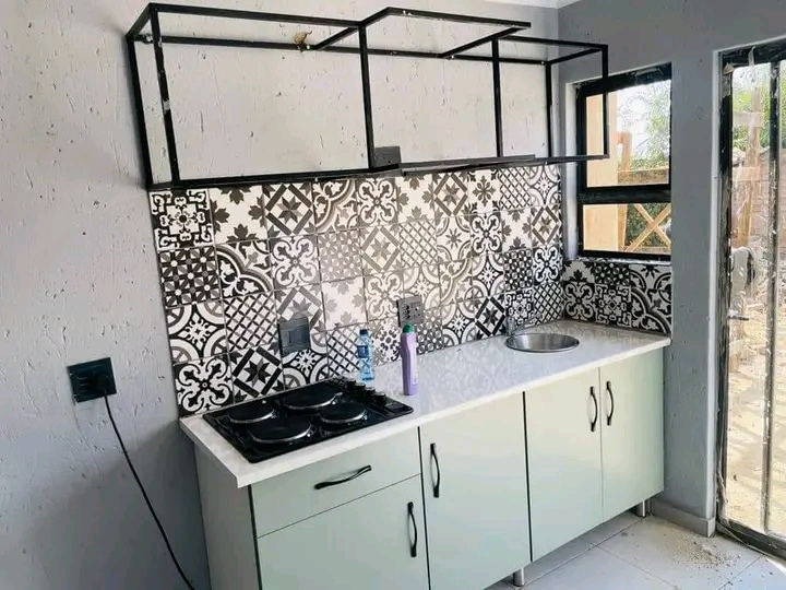 Stylish batchelor available in eastfield ext   in Vosloorus