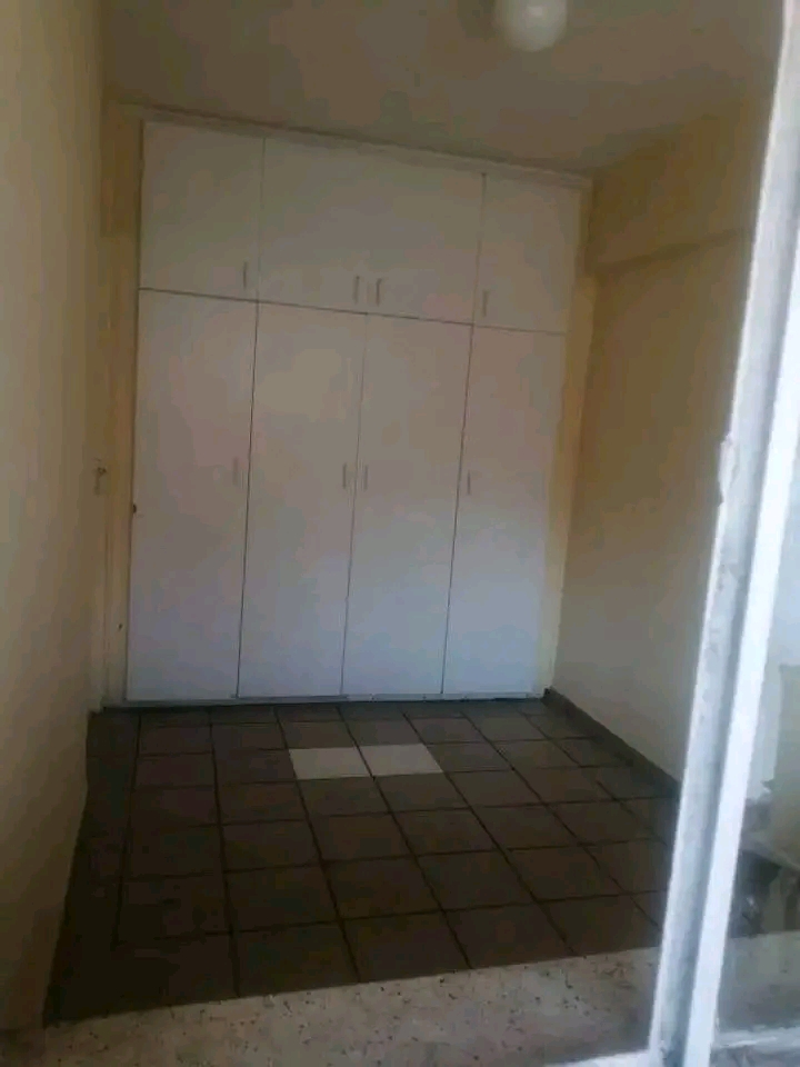 Room to rent at aintree building tudhope and   in Berea