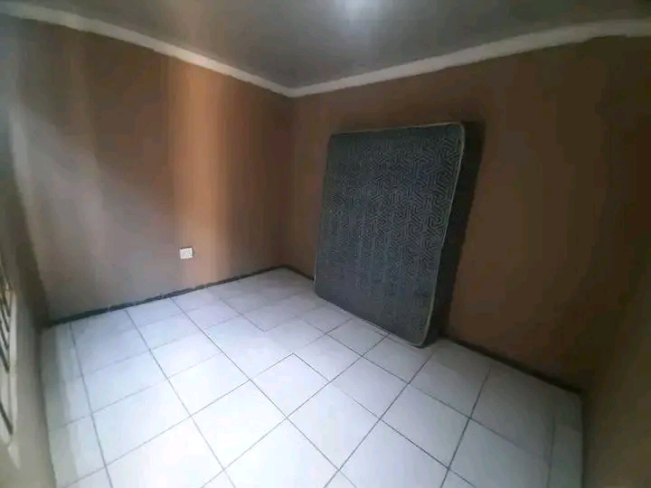 Standard room available in ext 4 
outside to  in Ebony Park