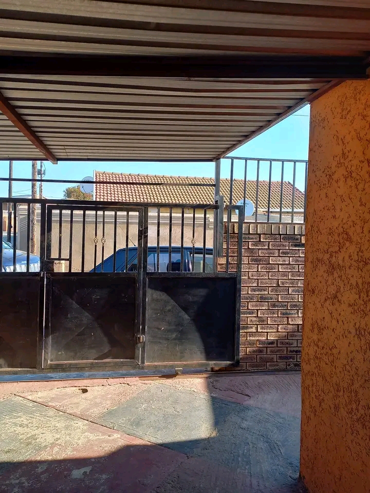 Cottage 2 room size available next to zondi a  in Jabulani