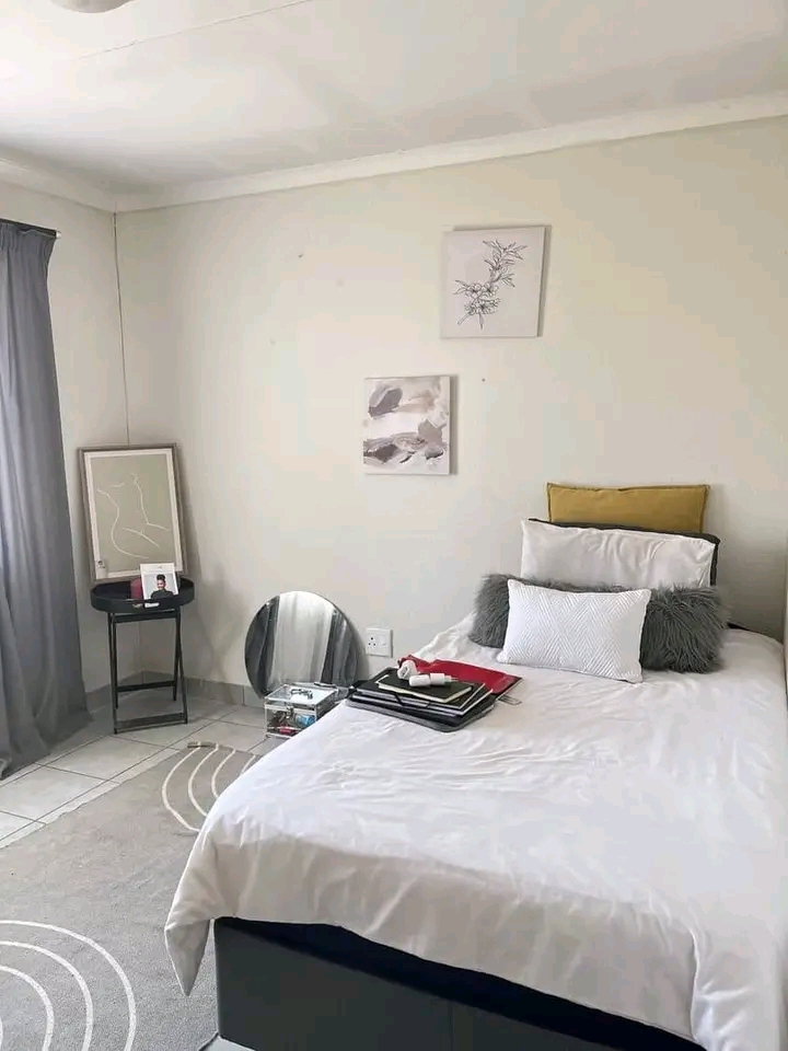 Anyone who would like to share this 2 bedroom  in Midrand