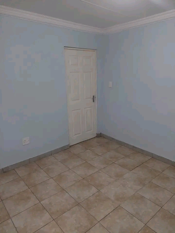 Ensuite is available for rental 
parking is   in Diepkloof