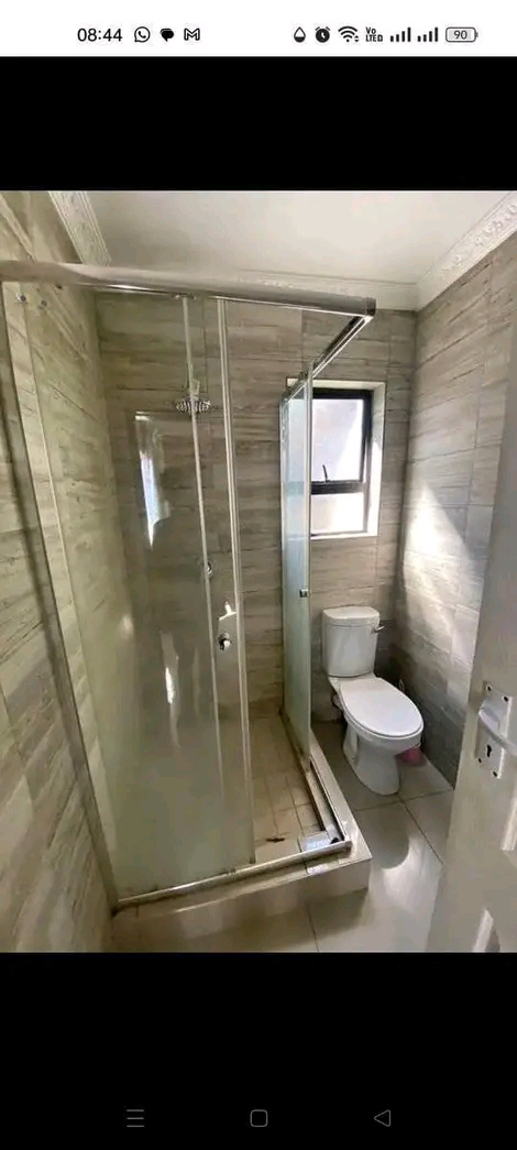 An ensuite room available in rhodesfields spa  in Kempton Park