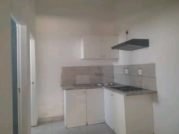 2 bedroom cottage house to let in queen stree  in Kensington