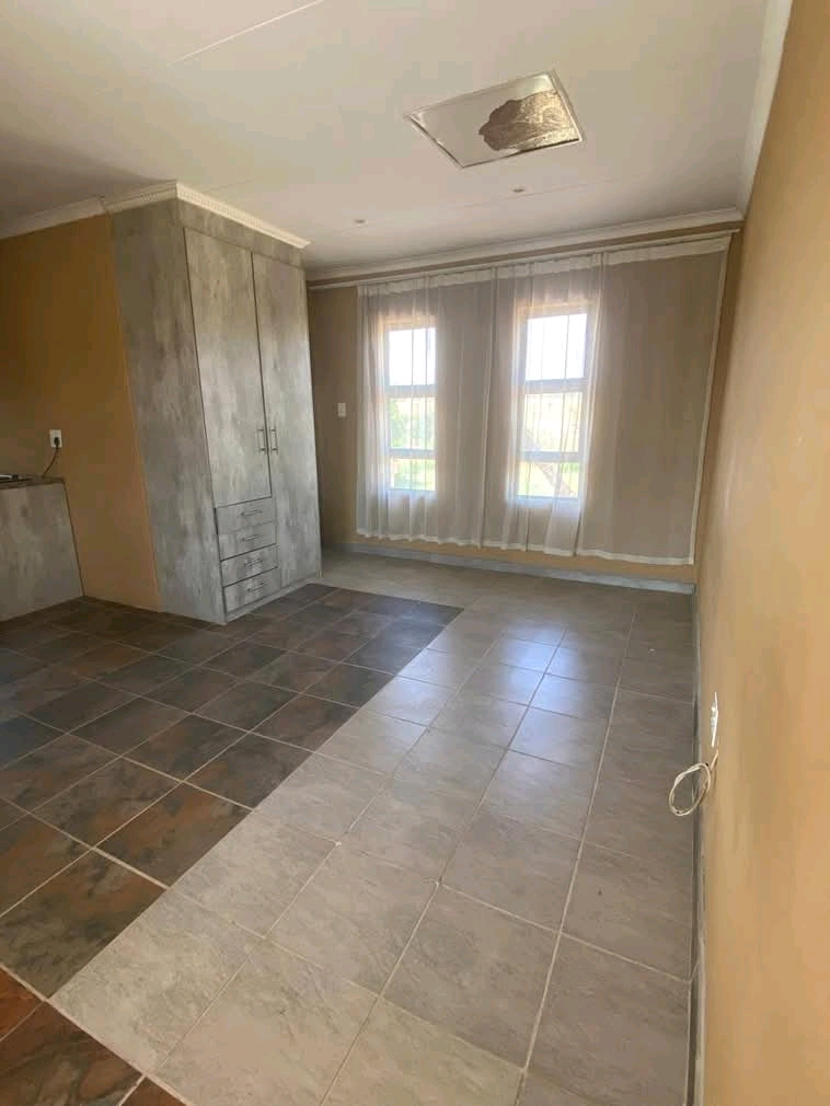 🏡 bachelor available immediately – ext 3  in Clayville