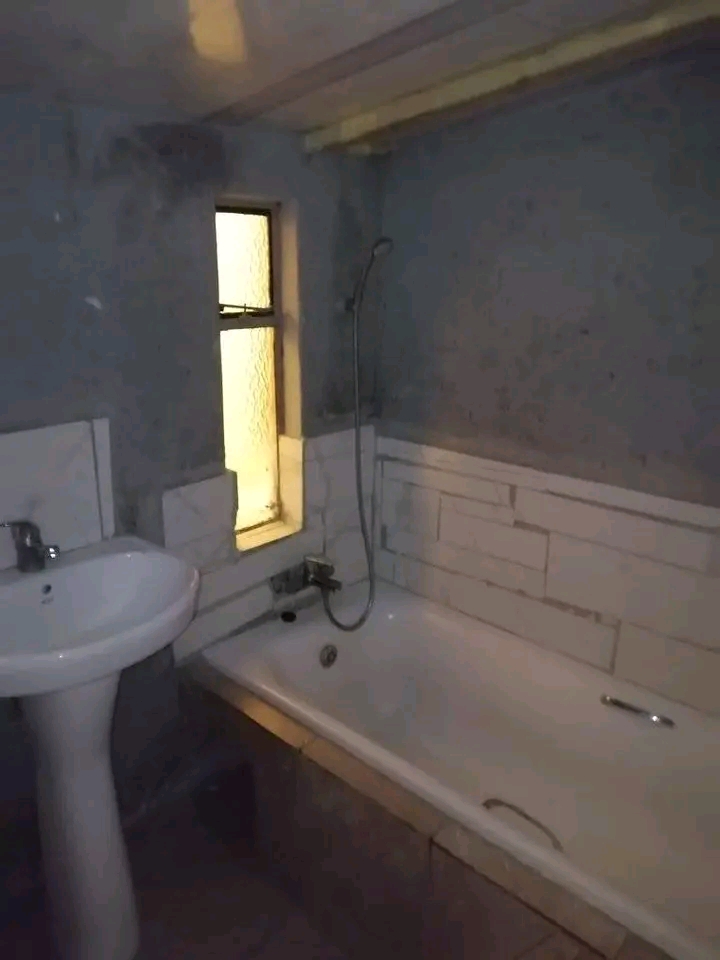 Three roomed house with bathroom, toilet and   in Meadowlands