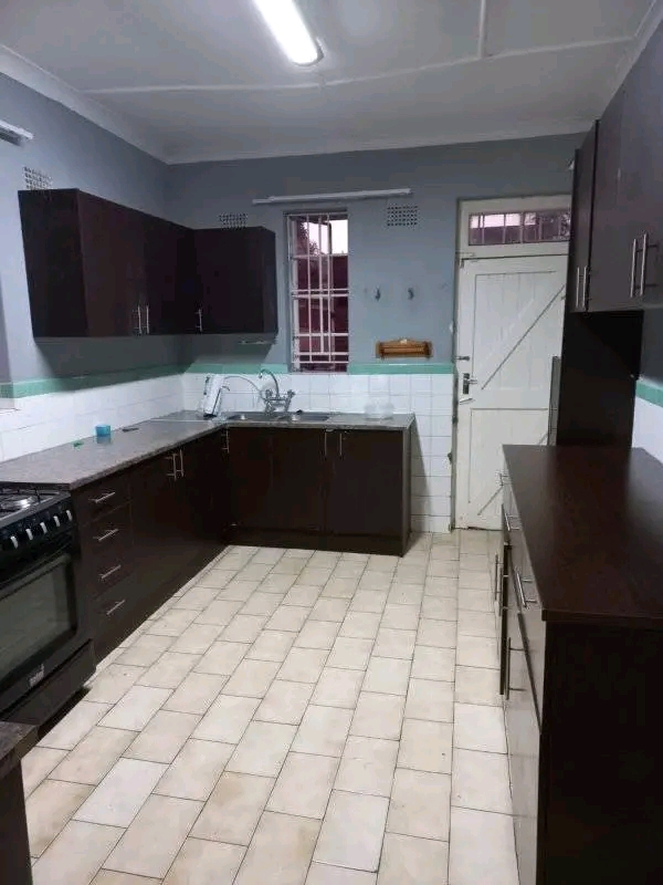 3 bedroom house with 2 bathroom house to let   in Kensington