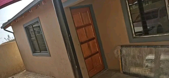 Cottage available to rent at windmill park x   in Vosloorus