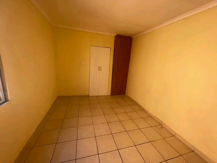 Spacious bachelor consisting of a fitted kitc  in Birch Acres