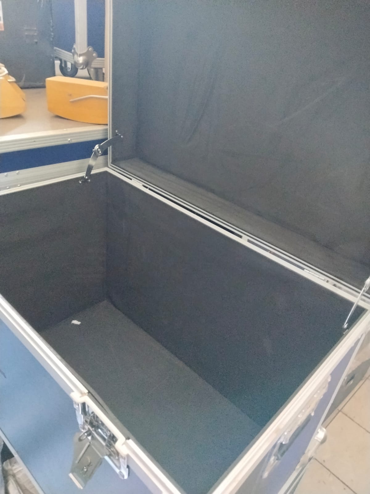 🌟 large chest for sale – heavy-duty sto  in Johannesburg