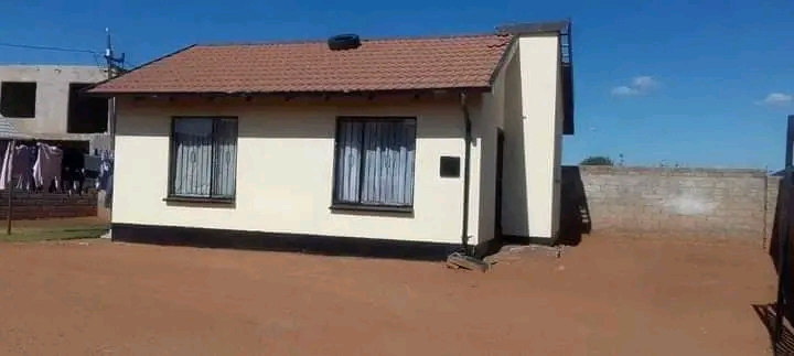 2 bedroom house available for immediate occup  in Protea Glen