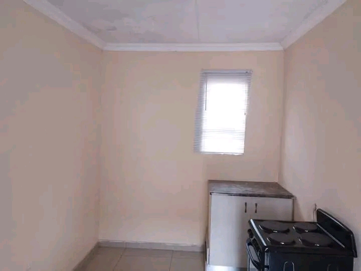 Cottage still available in ext 14

💰 ren  in Protea Glen