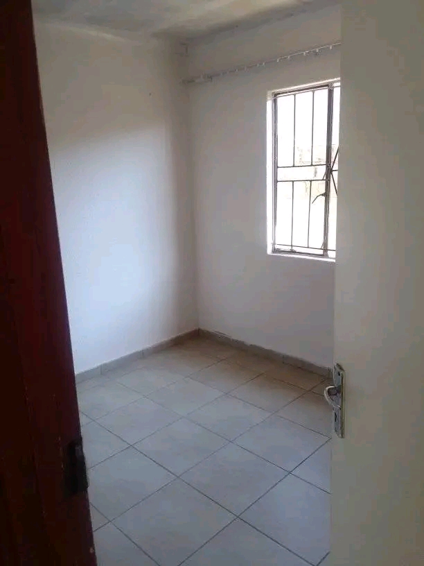 2 bedroom house -with outside rooms -to rent   in Ebony Park