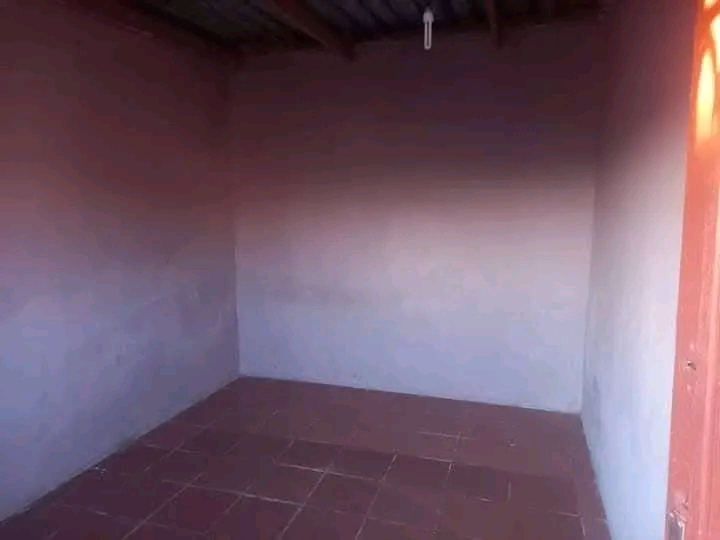 Room to rent available at motsu (nb: the room  in Tembisa