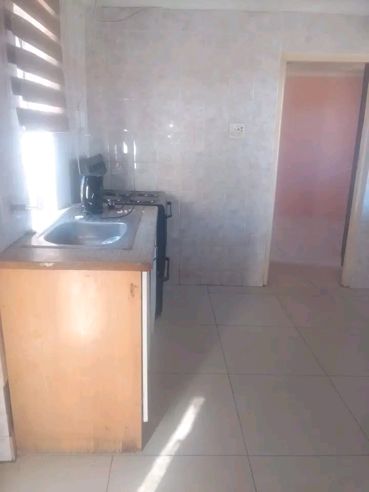 A 3 roomed house available in phomolong.

1  in Orlando West