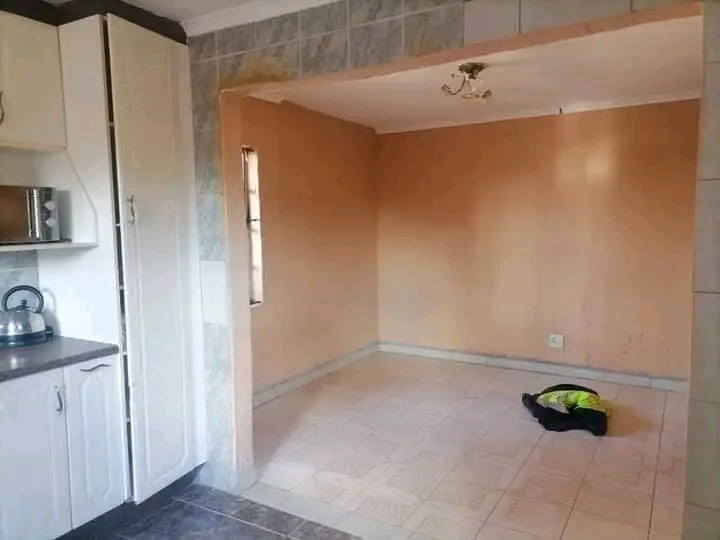 House available not far from spruitview libra  in Spruitview
