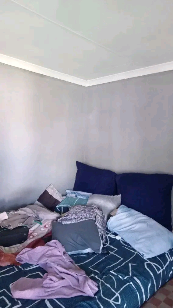 Room to rent at mailula park for r1000 
no p  in Vosloorus