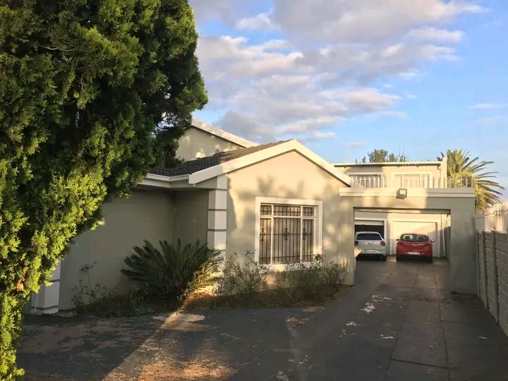 Beautiful modern 3 bed house for rent on a sh  in Elandspark