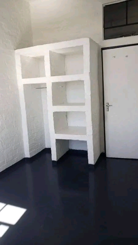 Clean bedroom available at jhb cbd 
free wif  in Johannesburg